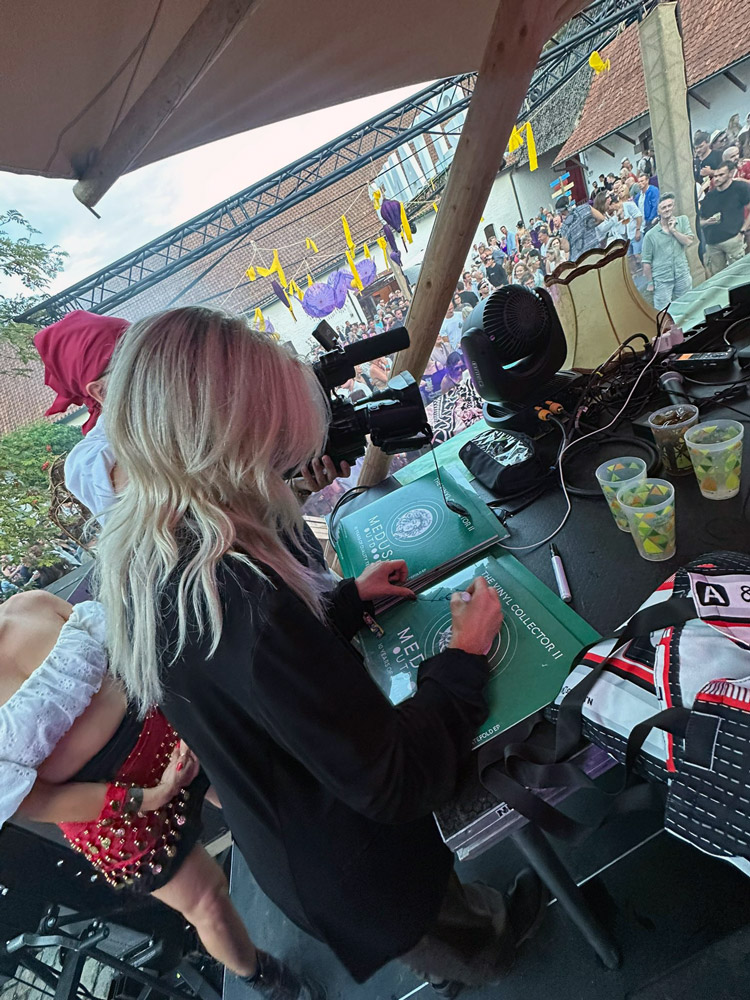 Ida Engberg signing vinyl at Medusa Outdoor